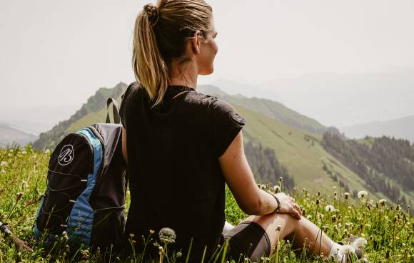 Frau beim Wandern im Allgäu