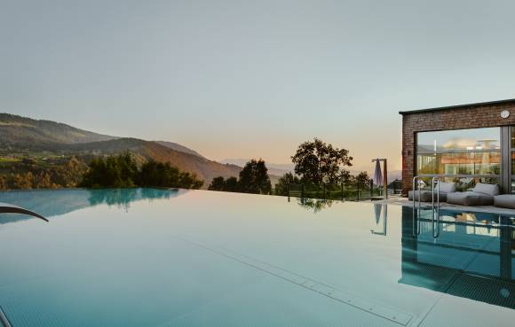 Infinitypool des Wellnessresorts Bergkristall im Allgäu