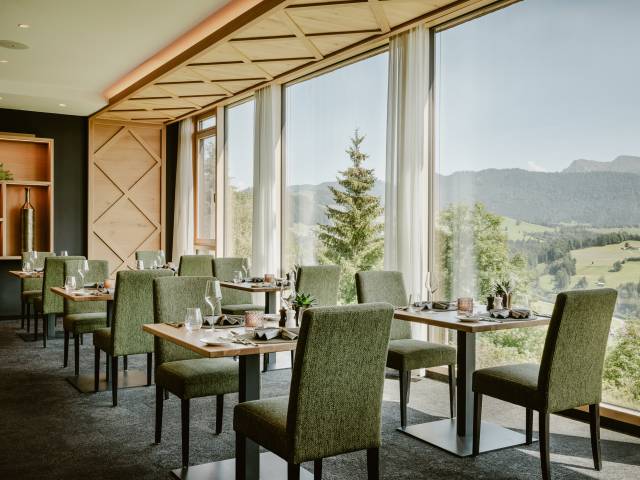 Restaurant im Bergkristall mit Blick auf die Nagelfluhkette