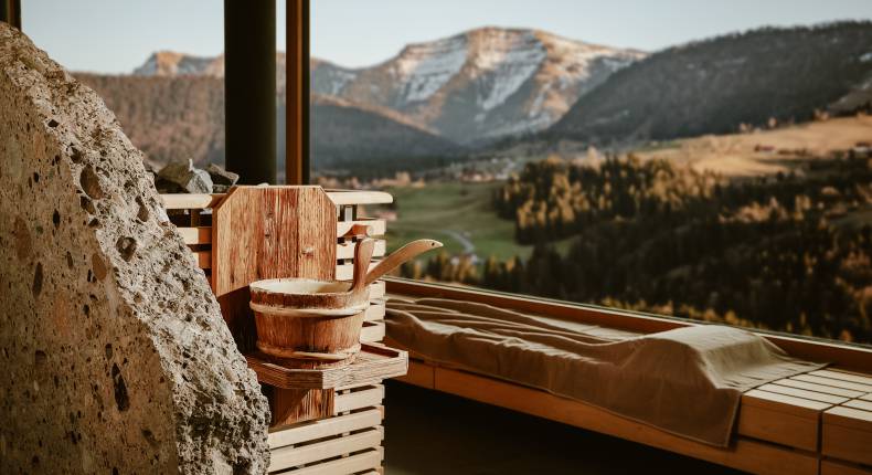 Eventsauna im Wellnesshotel Bergkristall mit Blick auf die Nagellfluhkette